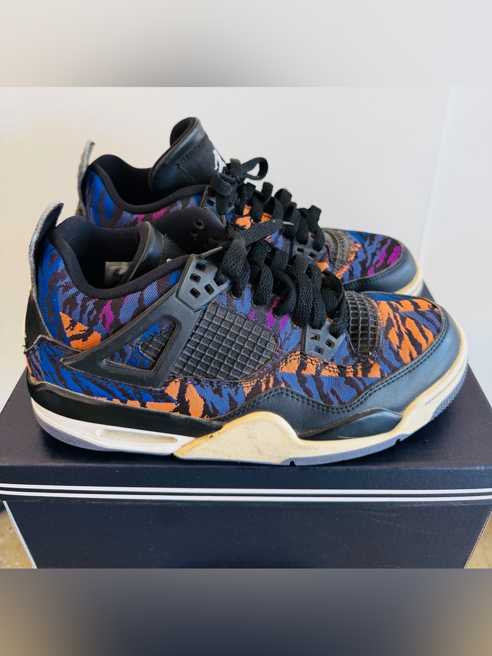 Air Jordan 4 Retro SE GS “Tiger Stripes” Rush Violet / Racer Blue Size 6 Y.